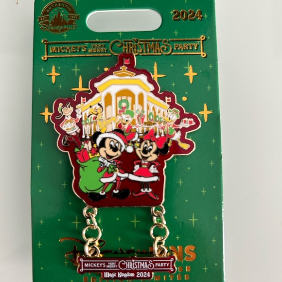 Disney Very Merry Christmas Pin - Picture 1 of 1